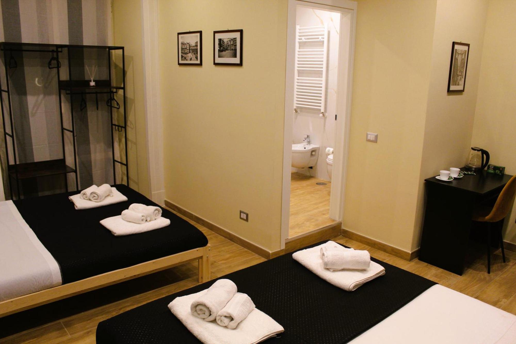 Blackwoody Contemporary Rooms - Napoli Centro Storico Via Toledo Экстерьер фото
