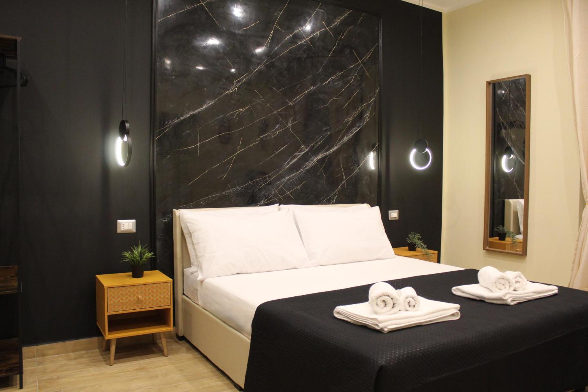 Blackwoody Contemporary Rooms - Napoli Centro Storico Via Toledo Экстерьер фото